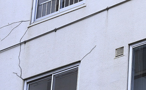 壁にヒビ(クラック)